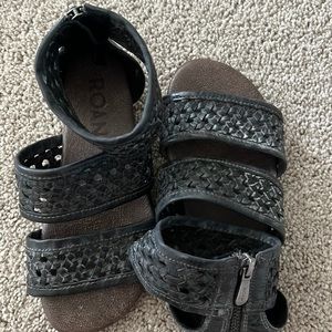 Roan Sandals